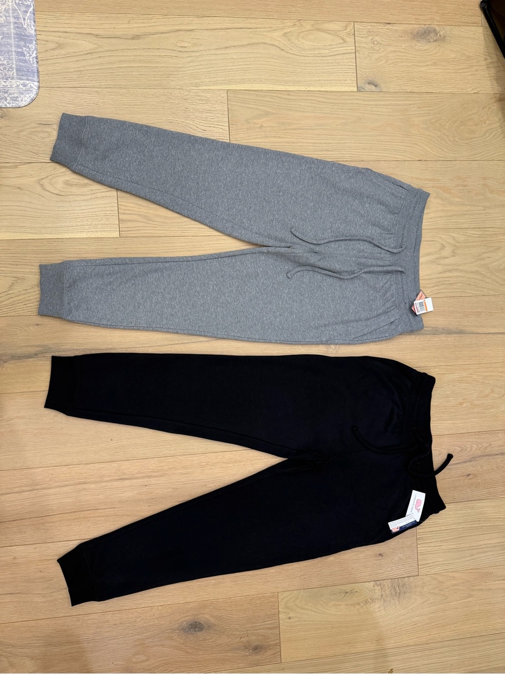Vineyard Vines women’s Two-Pack Jogger Pants in Gray & Black
